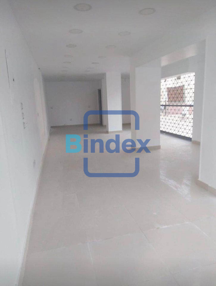 محل بموقع مميز في المقطم 