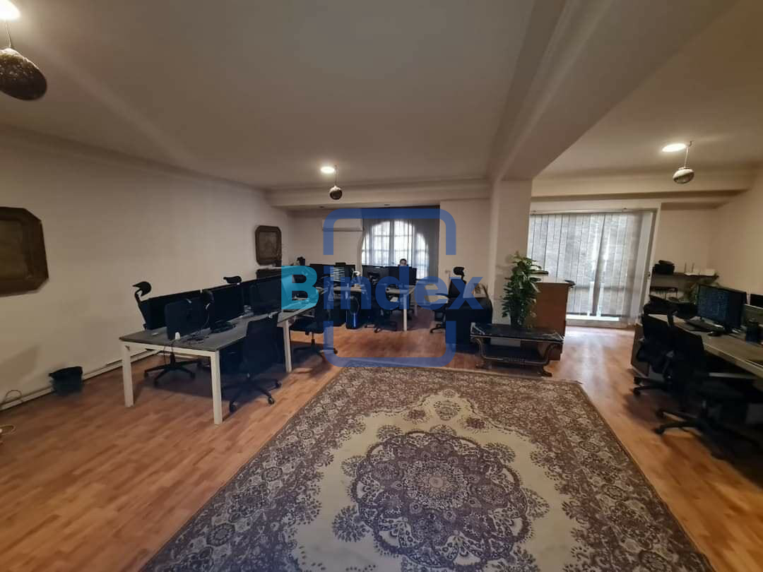 للايجار مقر اداري بالمهندسين علي مساحه 250 متر 