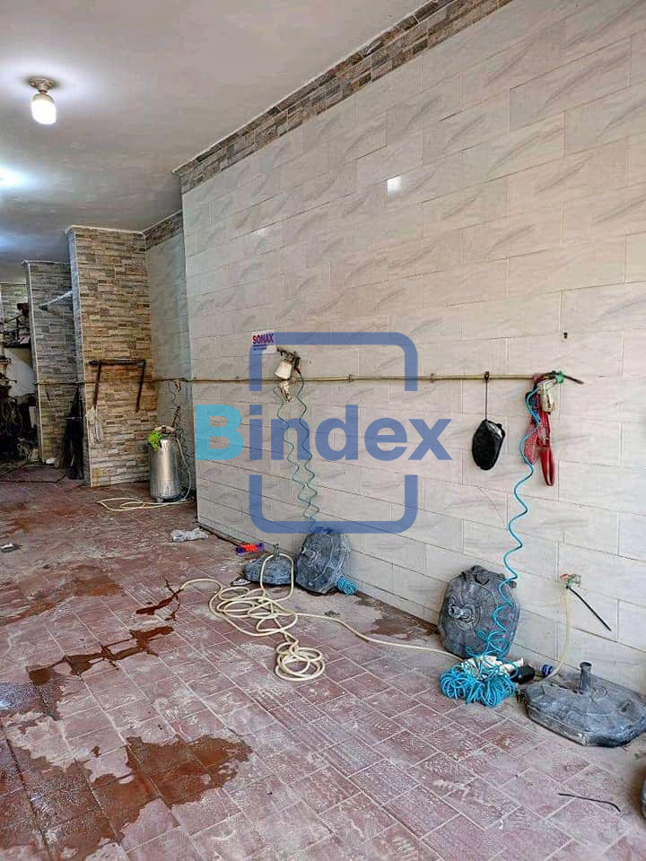 مغسله عربيات للبيع مساحتها 90 م وليها حصه في الارض في عين شمس