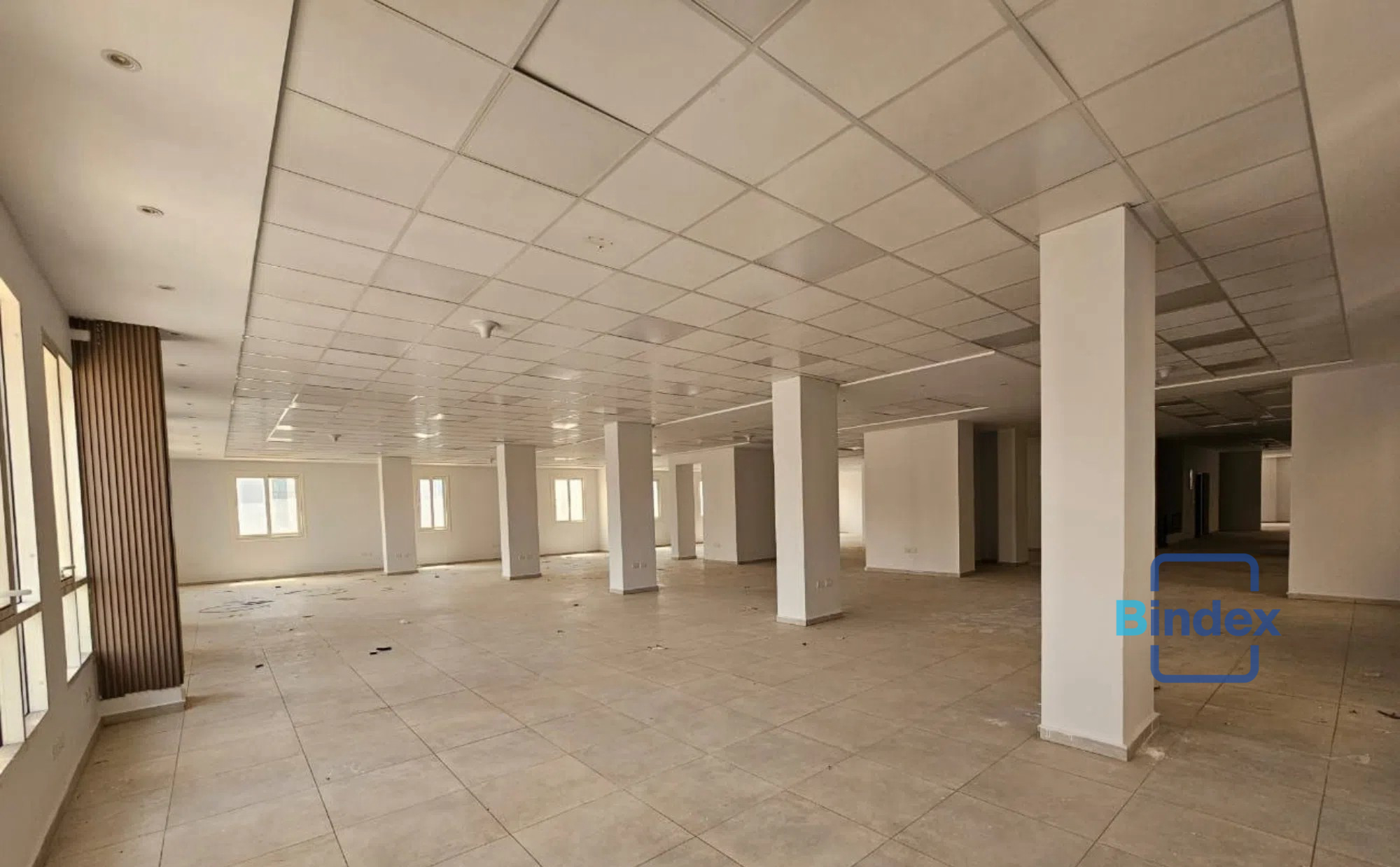 مقر إداري ⁦⁦940⁩⁩ متر للإيجار بمدخل خاص على طريق النصر مباشر