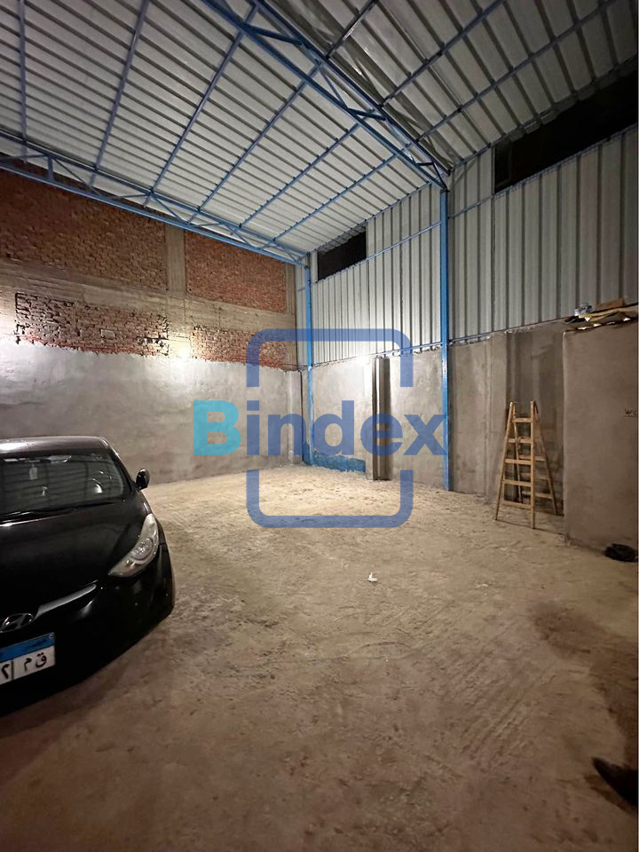 مخزن للايجار علي مساحة 200 متر 