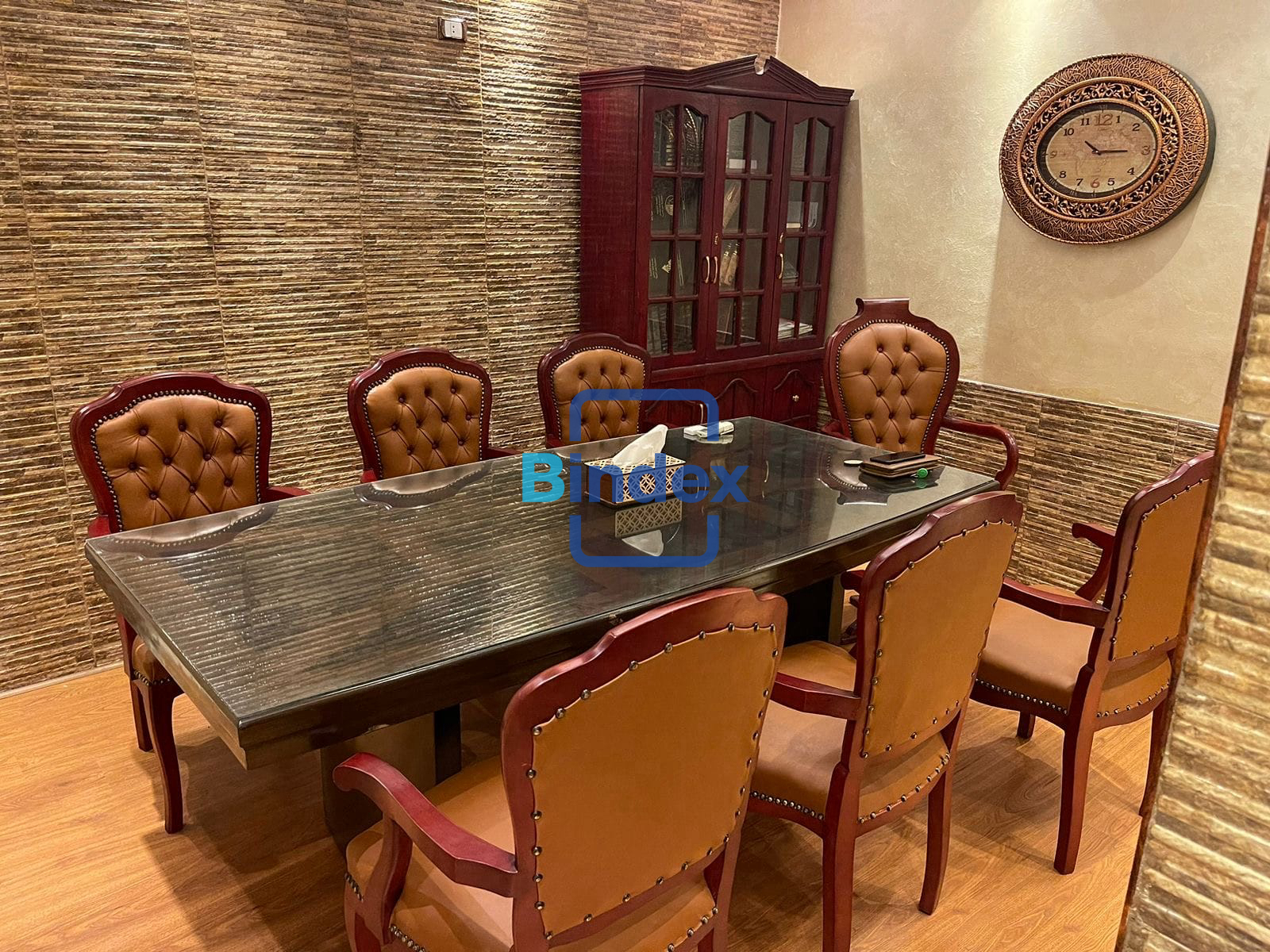 للإيجار مكتب إدارى بشارع فيصل الرئيسى 