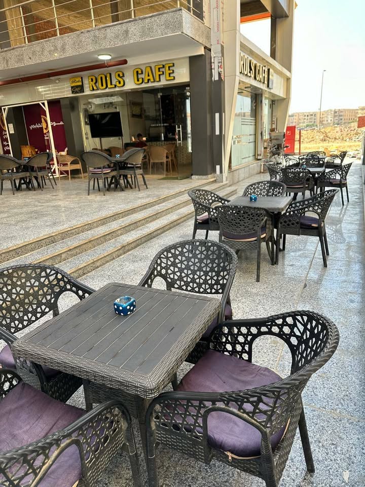 محل للبيع في مول كريتتف بالعبور 