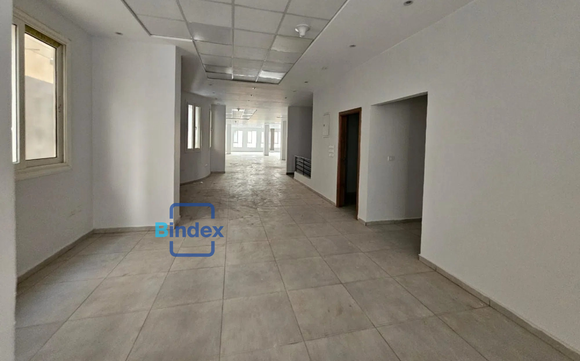 مقر إداري ⁦⁦940⁩⁩ متر للإيجار بمدخل خاص على طريق النصر مباشر