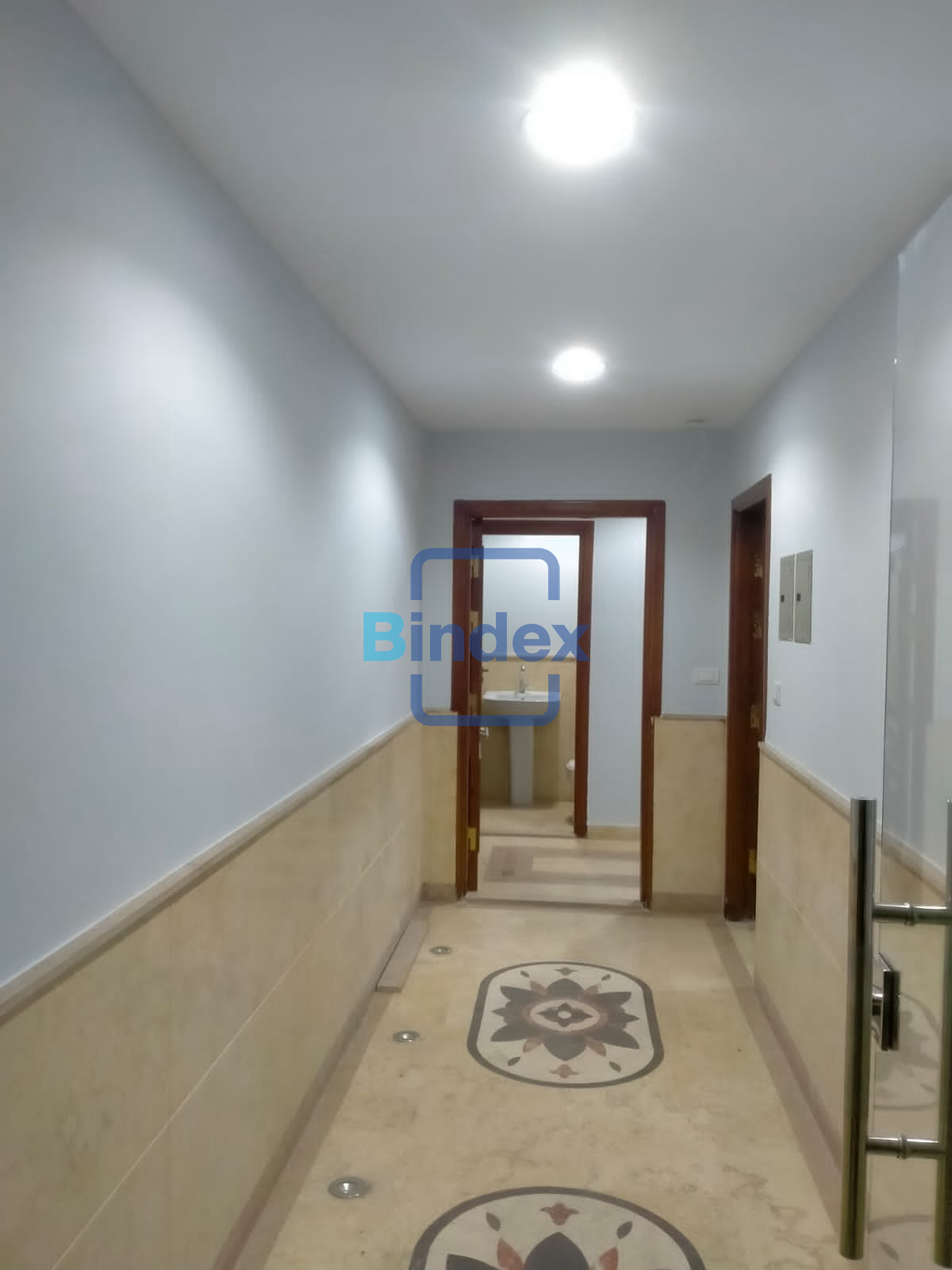 3 مقرات اداريه للايجار بمساحات مختلفه 