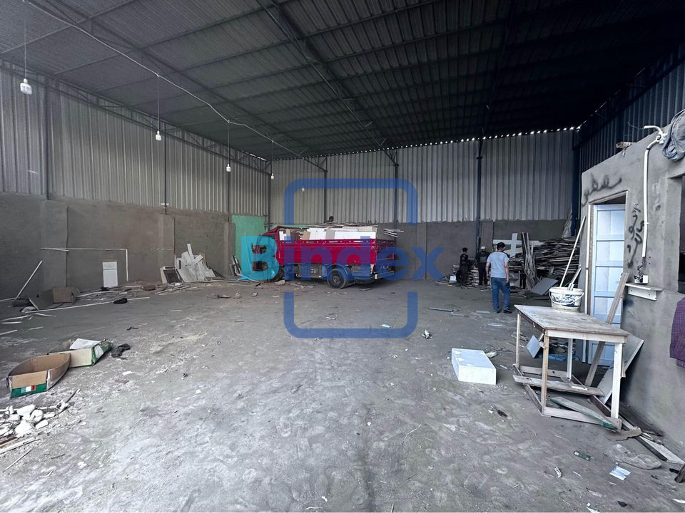  مخزن 300 للإيجار في شارع الترولي