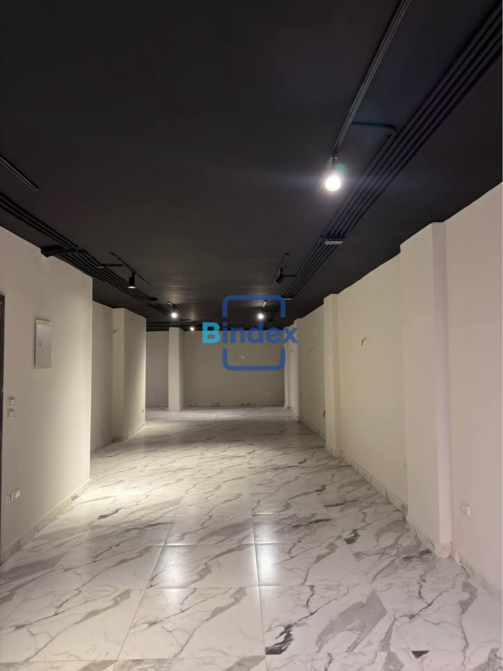 فرصة للايجار محل بموقع مميزعلي مساحة 300 متر 