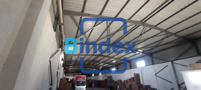 مخزن مساحه 1100 م اول نمره على الطريق الاسفلت للايجار