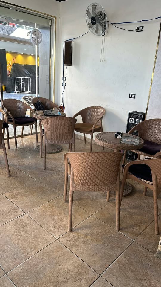 محل للبيع في مول كريتتف بالعبور 