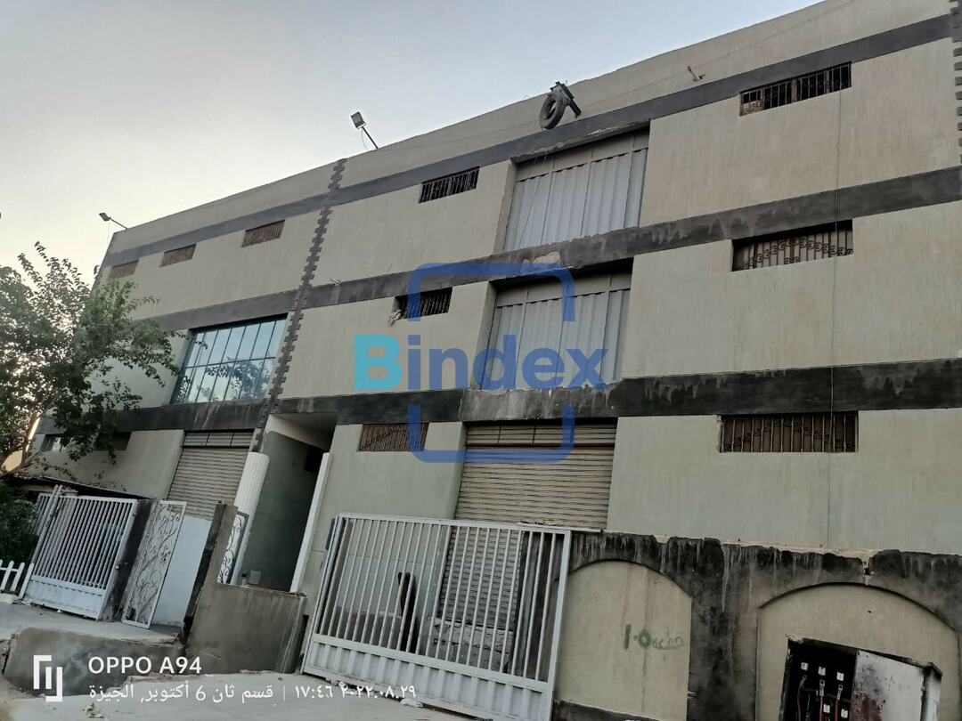 مصنعين للبيع علي مساحه 300 متر 