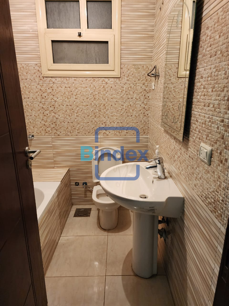 مقر اداري للايجار بالقرب من كارفور المعادي