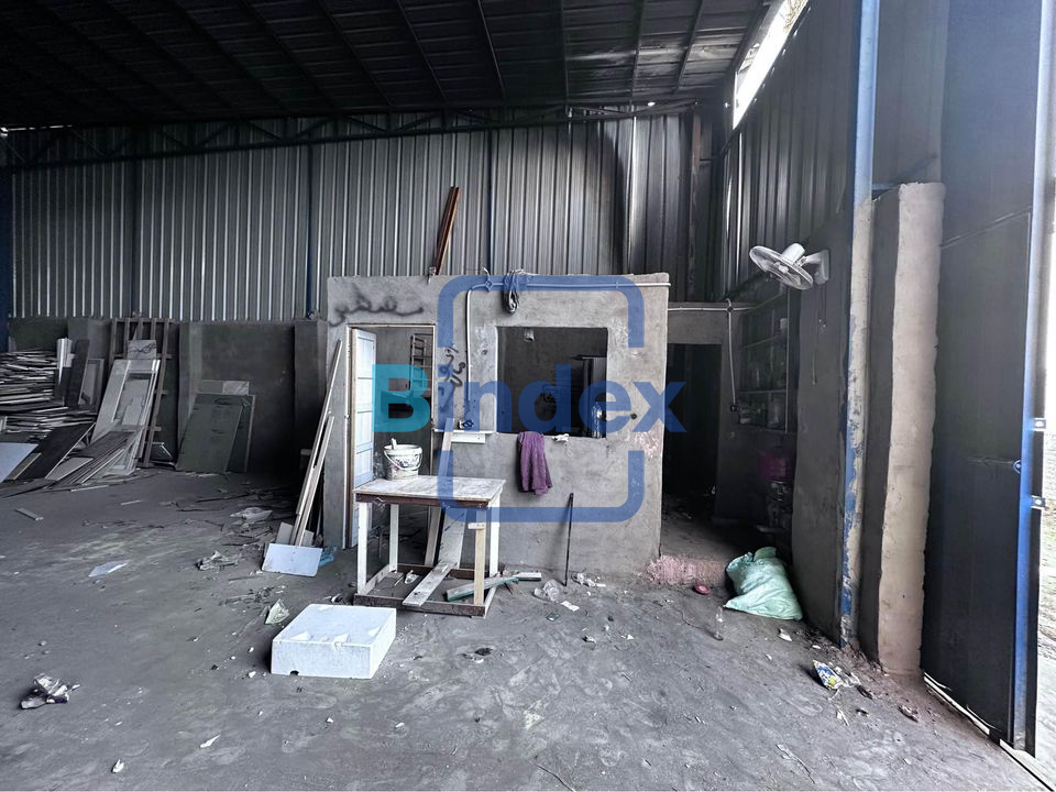  مخزن 300 للإيجار في شارع الترولي