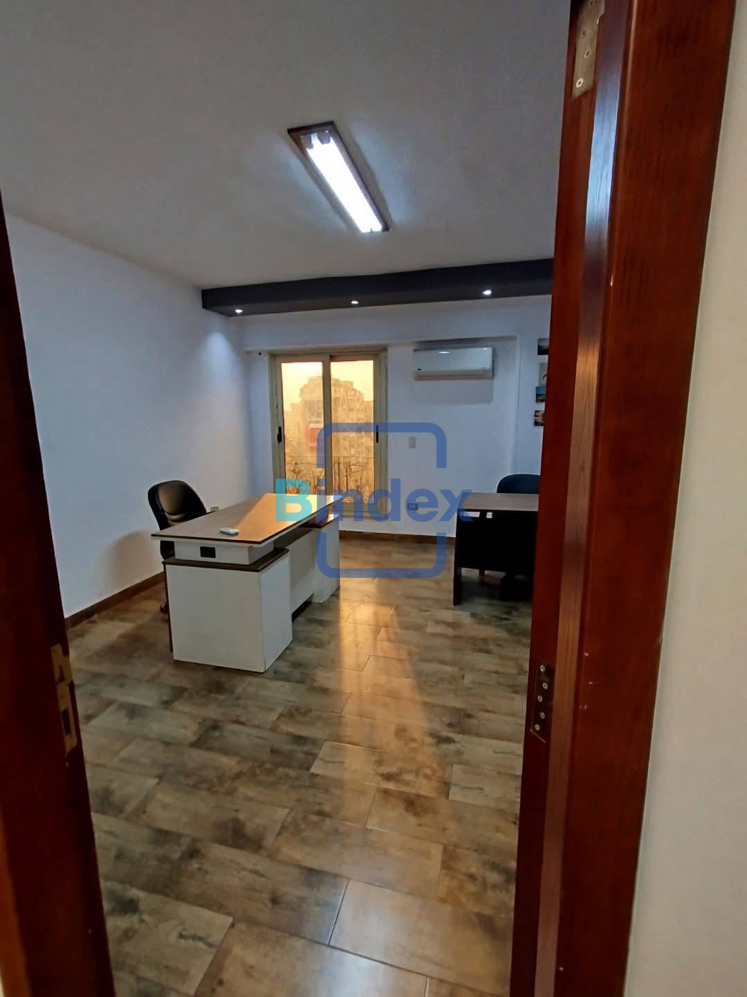 مكتب للايجار بشارع التحرير الرئيسي 