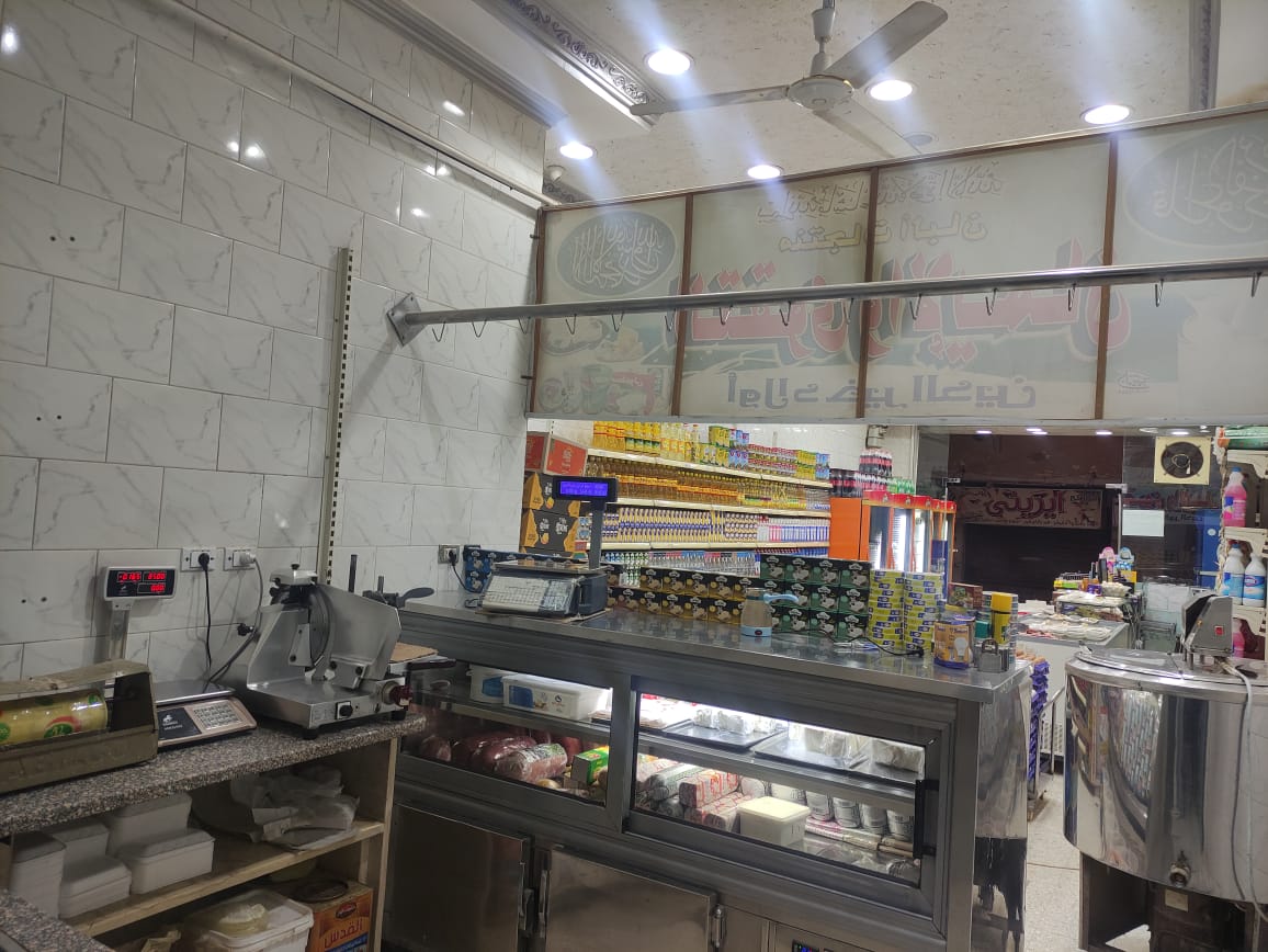 محل للبيع محل 92 متر بالنزهه الجديدة