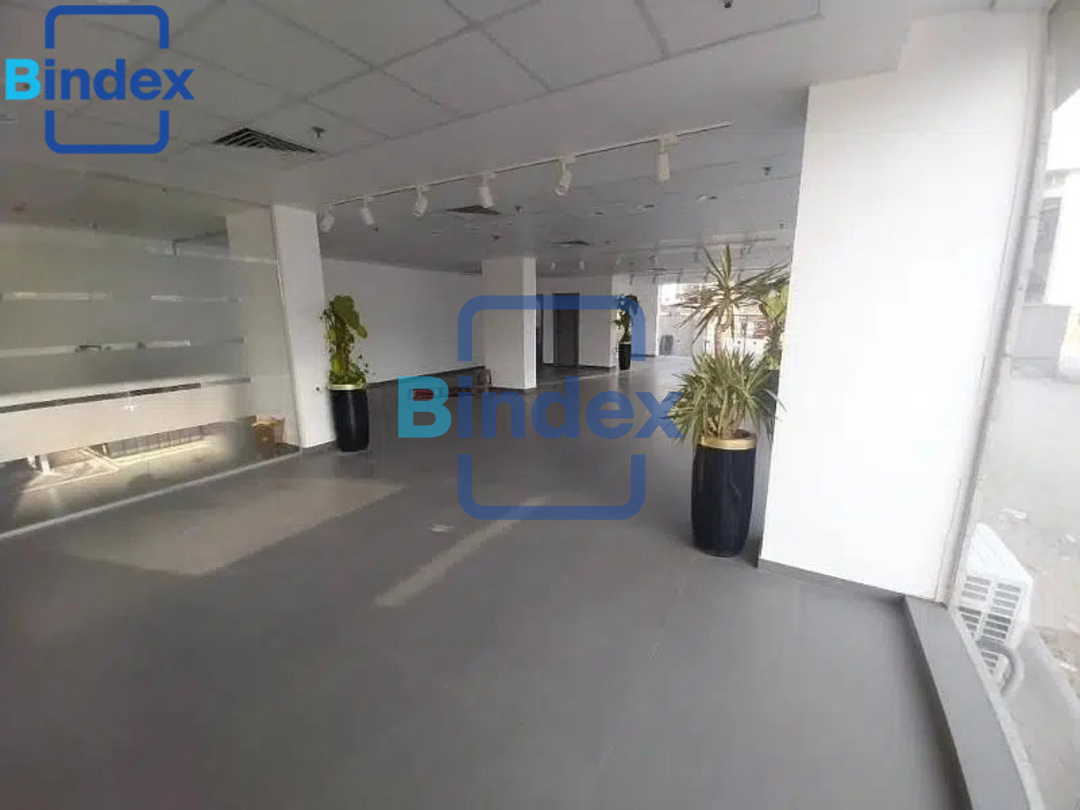 محل للايجار 350 متر للمعارض في اقوى المناطق الحيوية منطقة البنوك