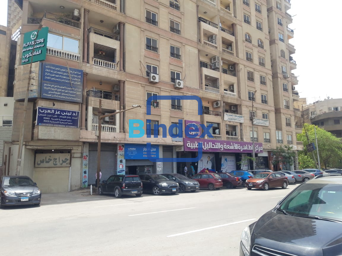 للايجار بموقع مميز في  روكسي محل 500 متر 