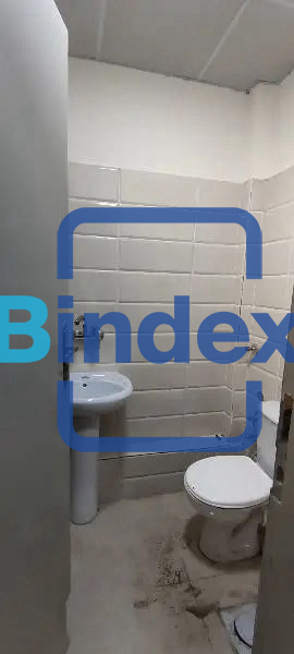 مخزن للايجار علي الطريق مباشرة 