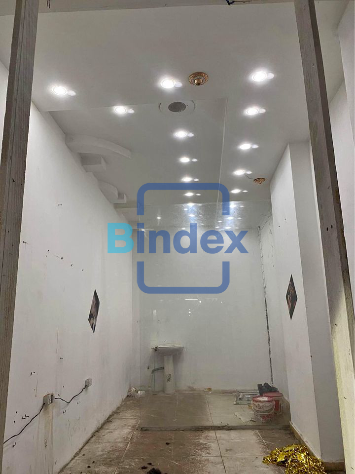 محل علي شارع عمومي سوبر لوكس للبيع ، شارع حيوي جدا 