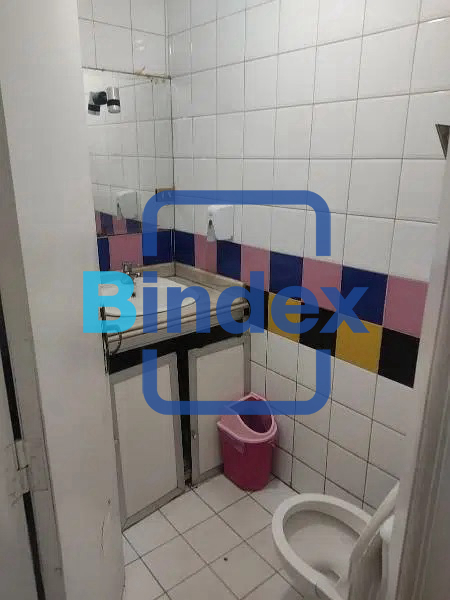 للايجار مكتب بالفرش المكتبي الكامل بسموحة شارع رئيسي