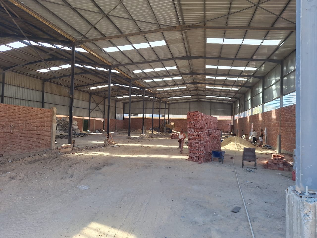 مصنع للايجار به رخصه تشغيل وسجل صناعي  