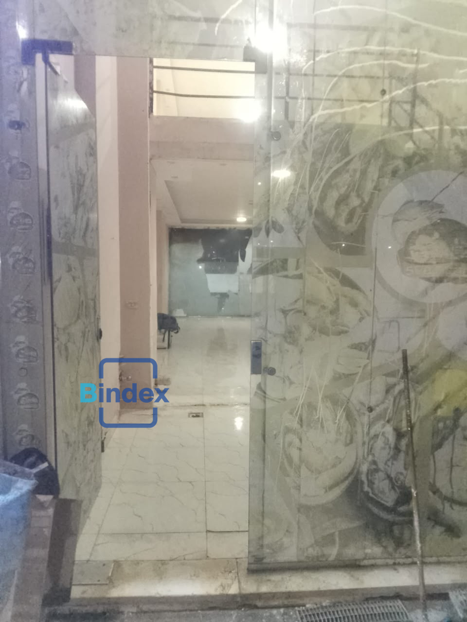 محل البيع بمنطقة مولات وادي دجلة علي الطريق الرئيسي شارع ٣٠٠ متر