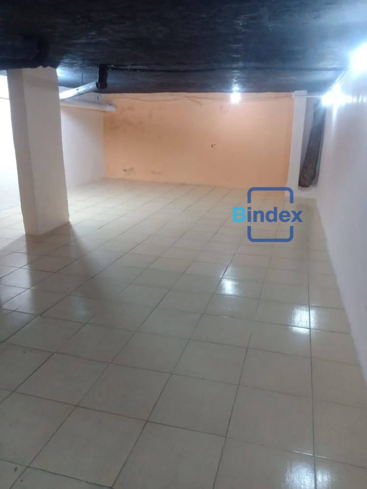 مخزن للايجار بالقرب من السراج مول 