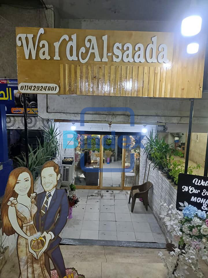 للبيع محل بشارع الجزائر العمومي بجوار بنزينه موبيل يصلح لكافه الانشطه التجارية