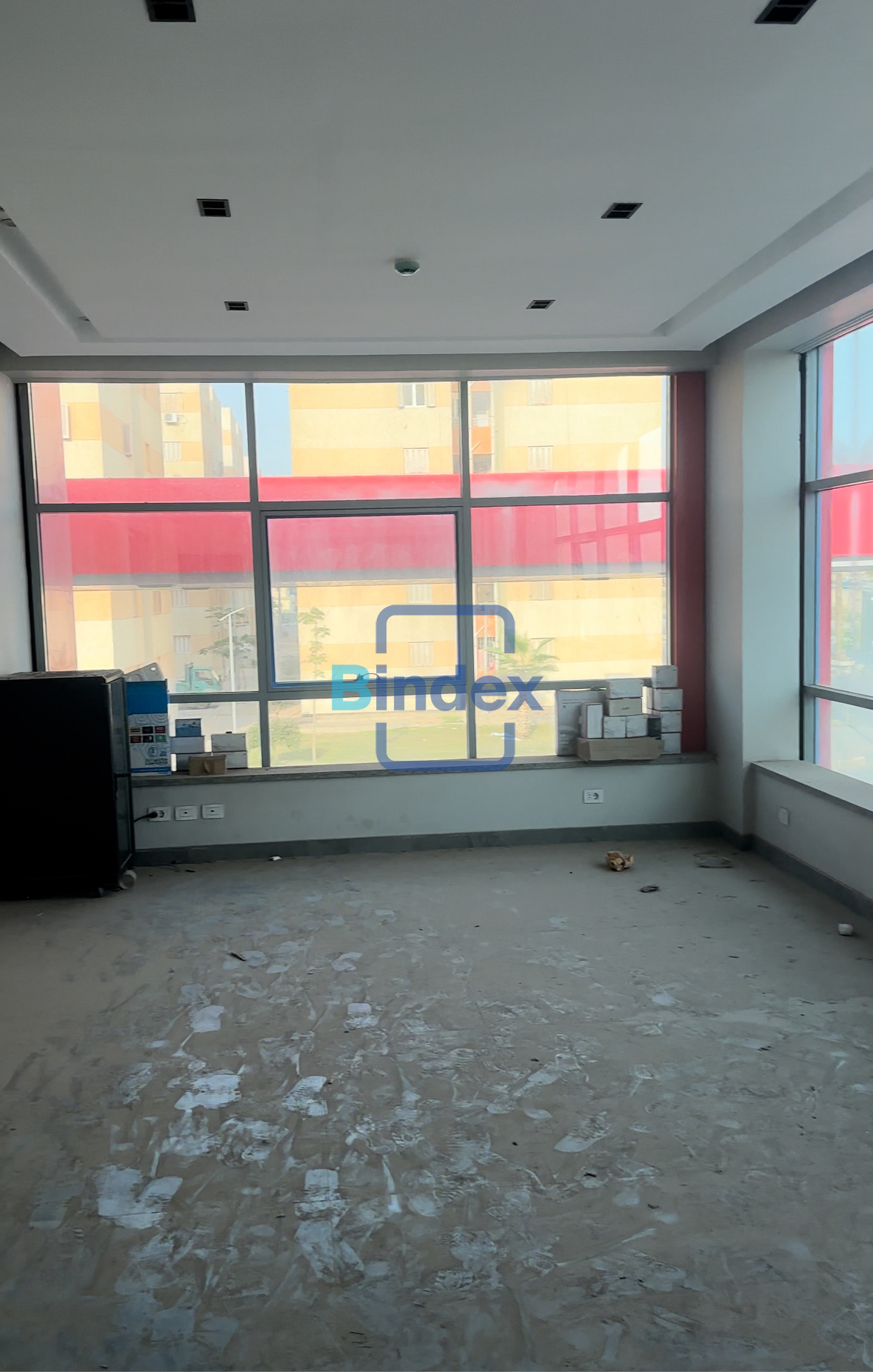 مكتب إدارى للإيجار للعبور أعلى محطة بنزين 