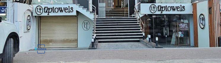 فرصة للايجار محل بموقع مميزعلي مساحة 300 متر 