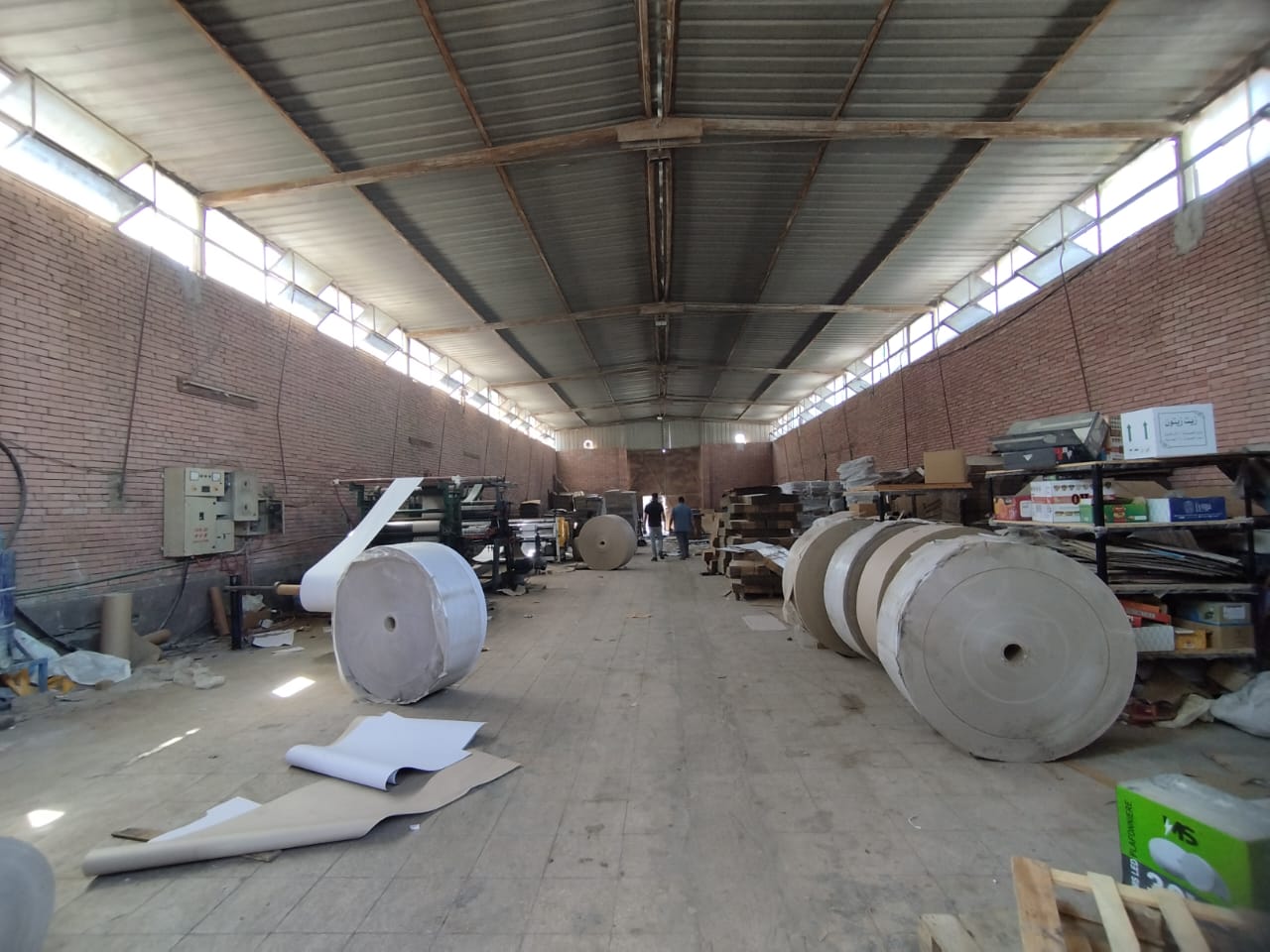 مصنع نشاط كرتون للايجار 