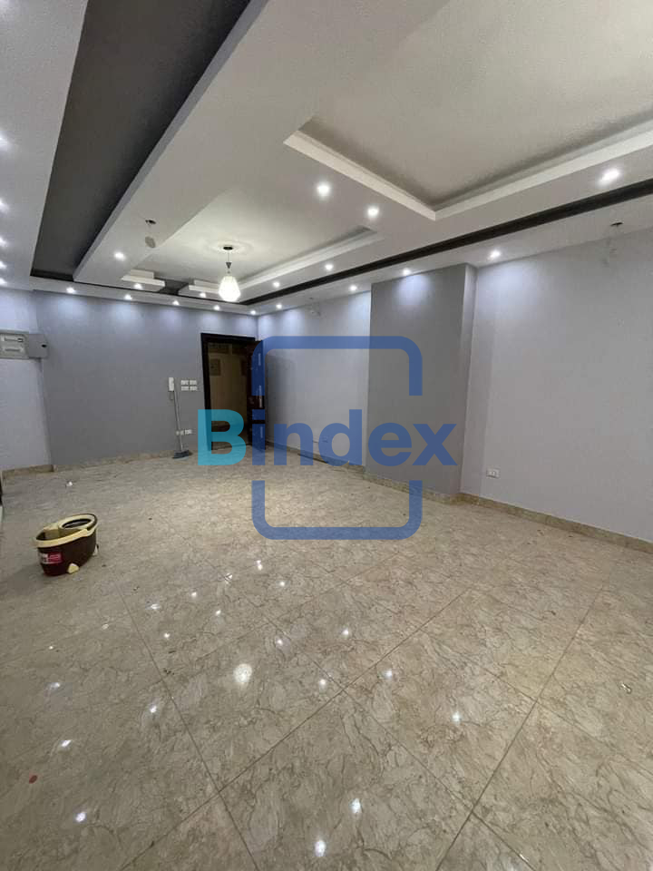 مقر ايجار بسعر مميز جدا داخل مبني شركات بزهراء المعادي 