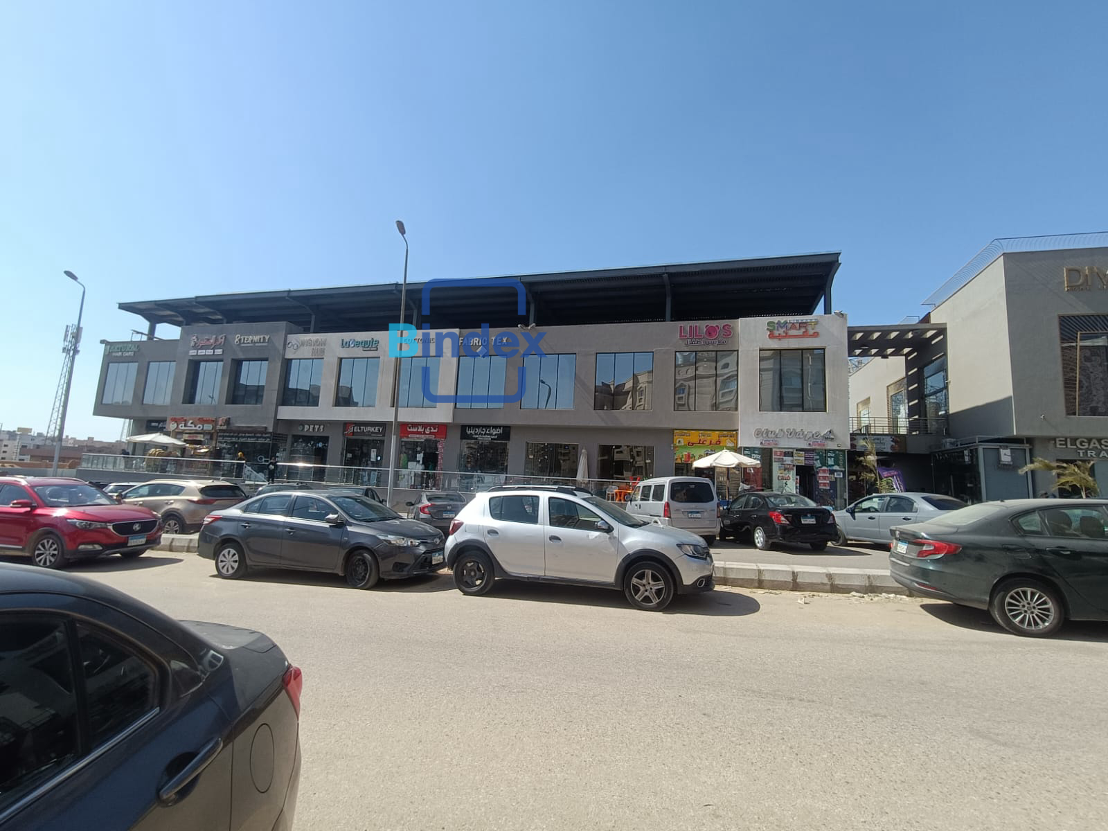 فرصه استثماريه للبيع في التجمع الخامس مكتب استلام فوري قسط علي ٤ سنين 