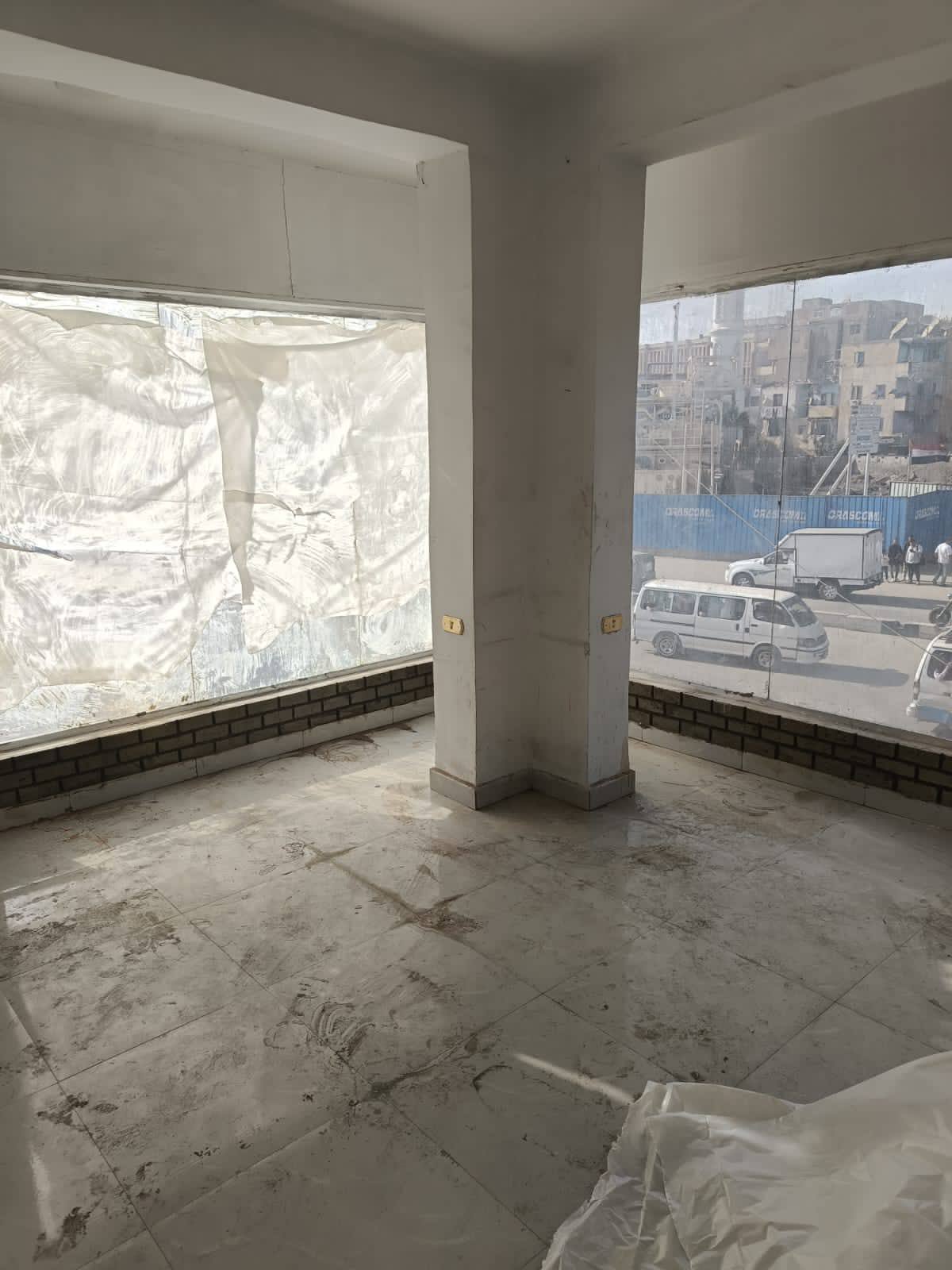 مكتب للايجار علي طريق صلاح سالم بمدينة نصر 