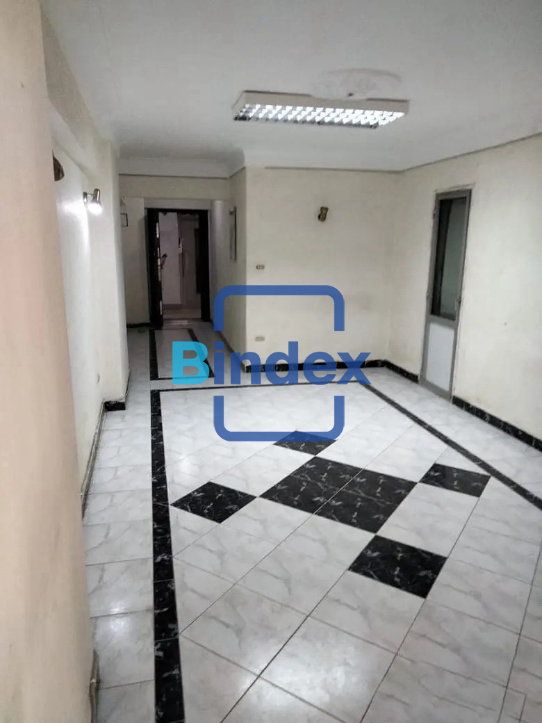 مقر إداري بالدور الارضي بسموحة بجوار مدارس زهران يصلح لجميع الاغراض