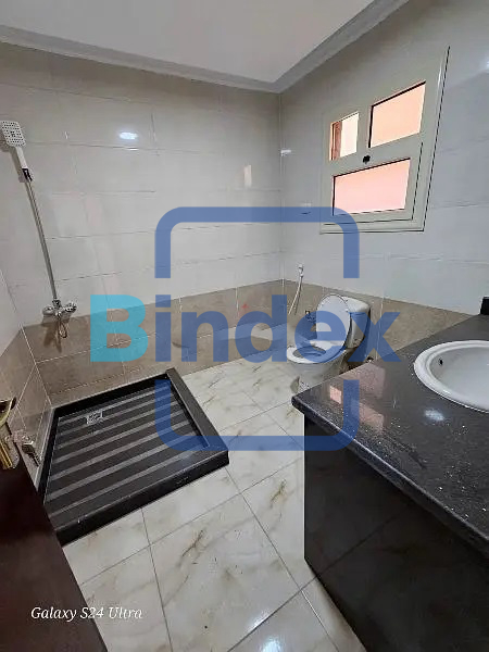 مكتب ادارى ٣٠٠ متر تشطيب الترا سوبر لوكس اول استخدام ببرج ادارى حديث