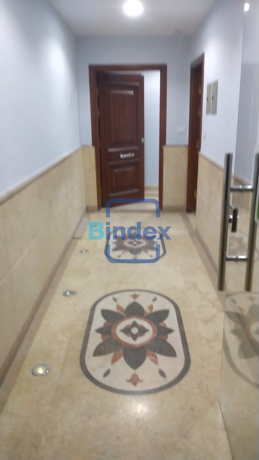 3 مقرات اداريه للايجار بمساحات مختلفه 