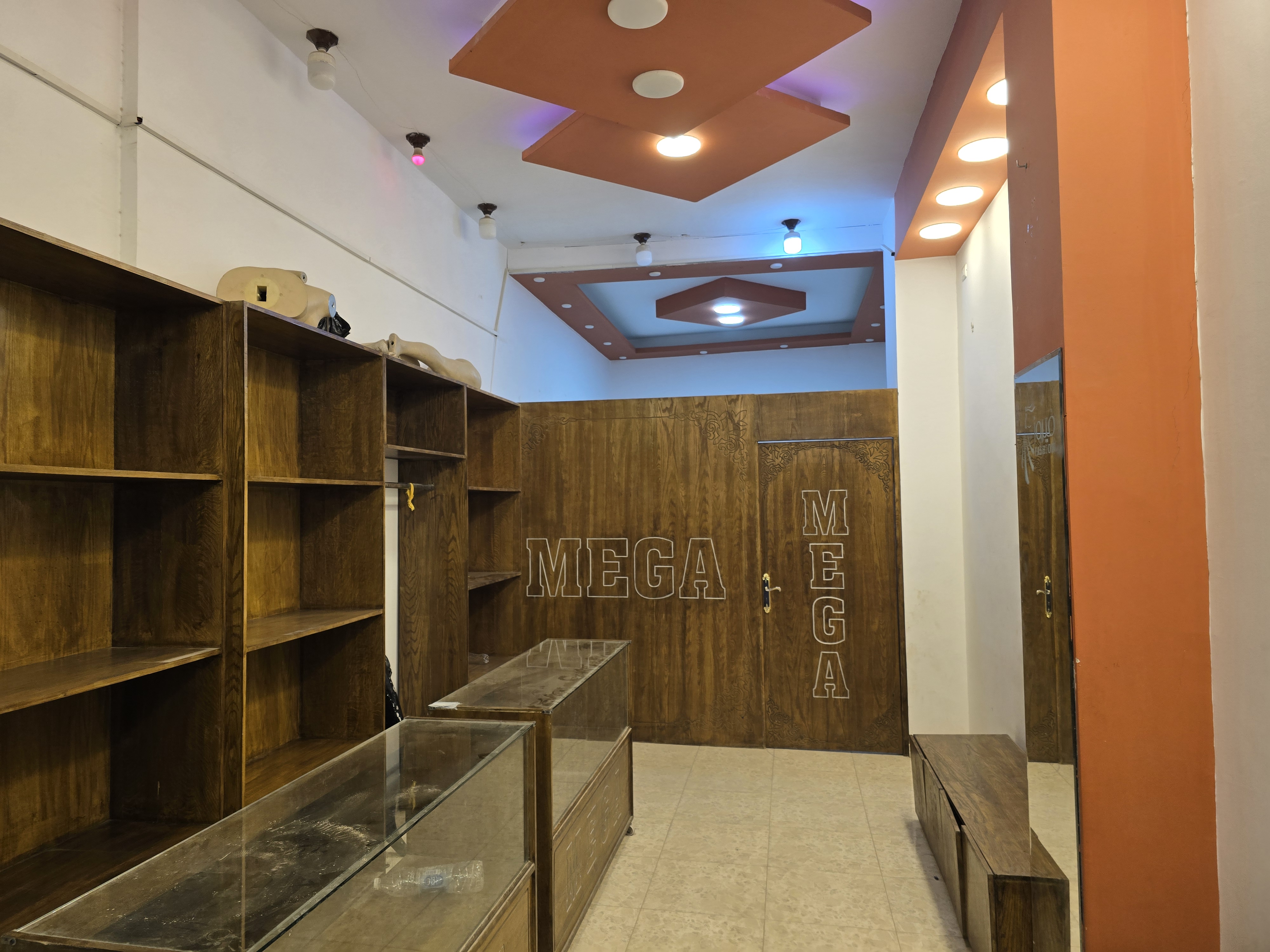 محل أداري يناسب مكتب جمله و اوين لاين  او مخزن