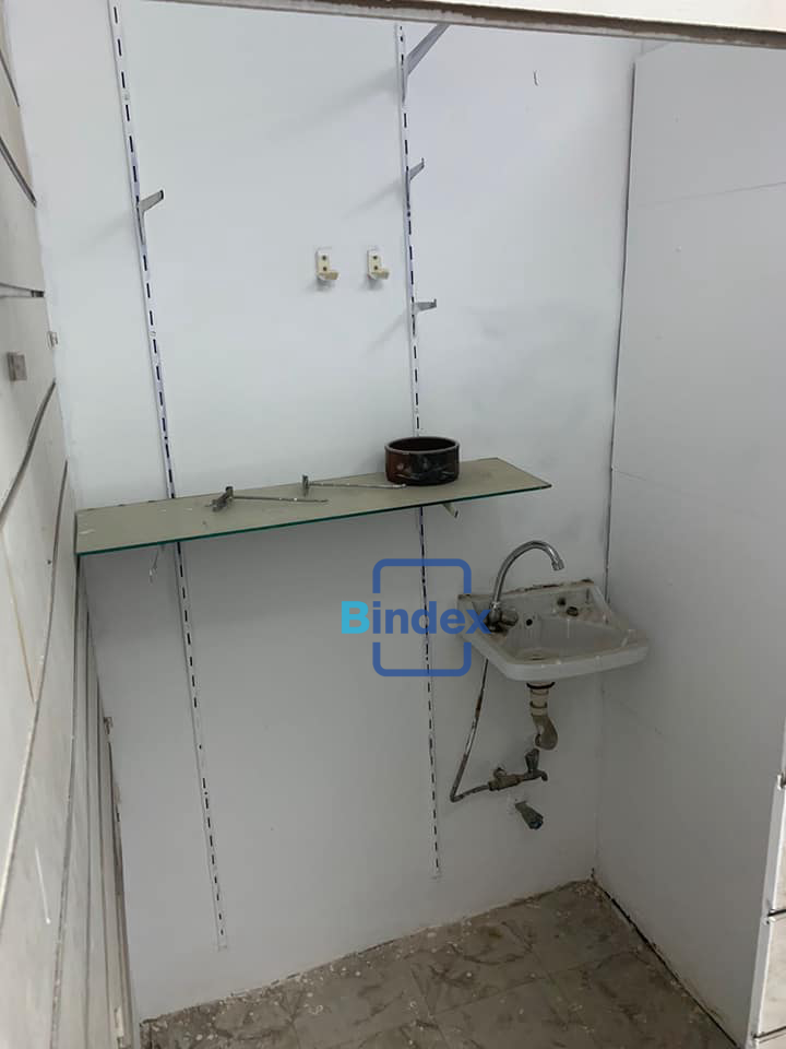 محل للبيع في الكوربة 