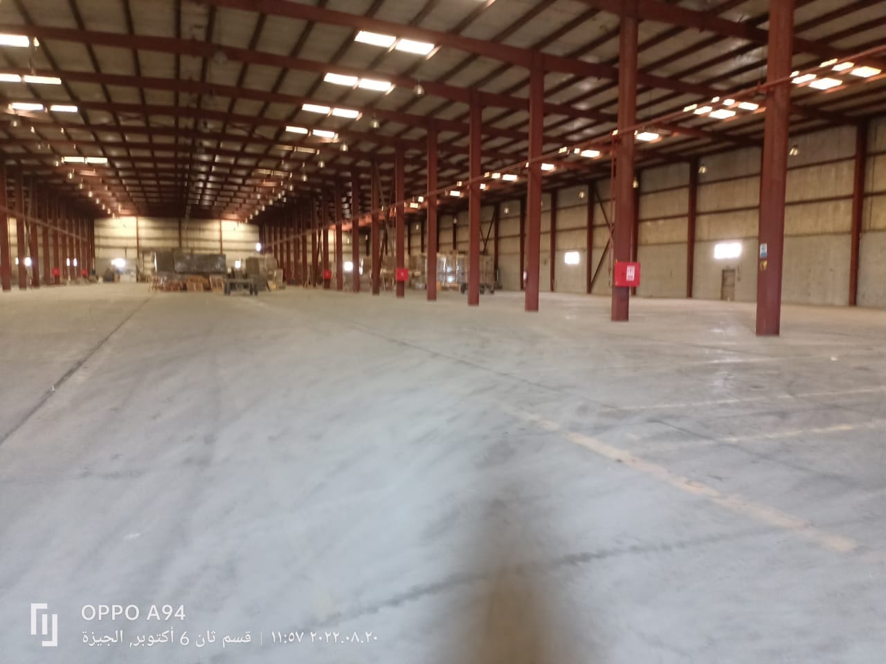 مصنع علي مساحه كبيره للبيع 