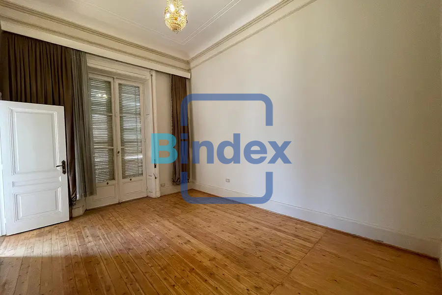 مقر اداري للايجار 160متر في محطه الرمل- علي الترام مباشرة)