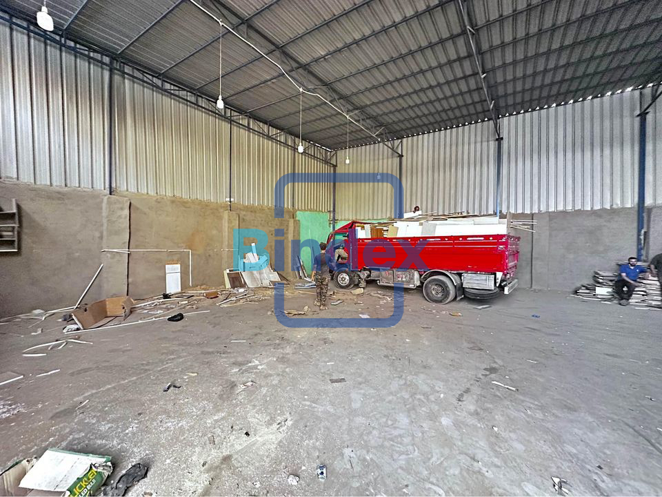  مخزن 300 للإيجار في شارع الترولي