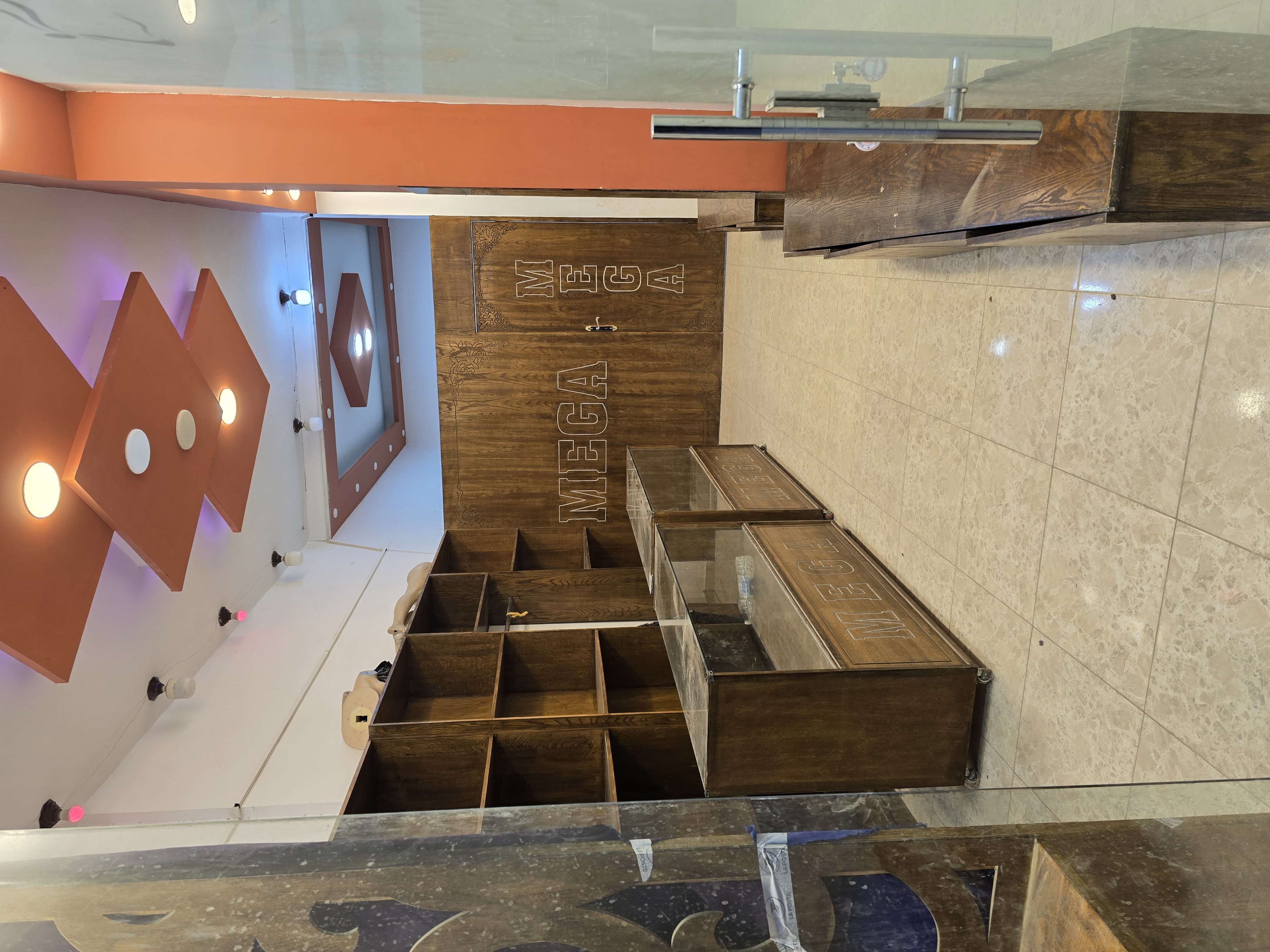 محل أداري يناسب مكتب جمله و اوين لاين  او مخزن