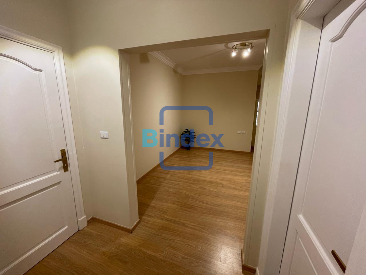 مكتب للايجار بشارع التحرير 