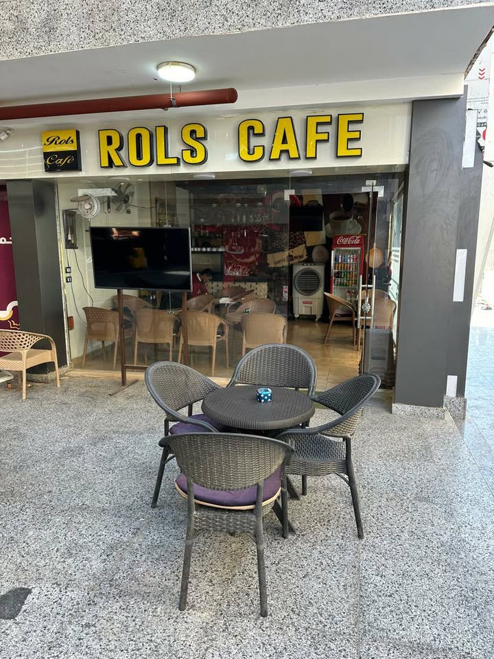 محل للبيع في مول كريتتف بالعبور 