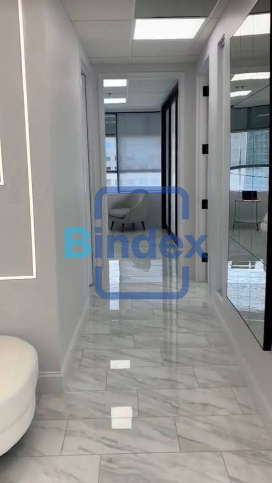 عيادة غرفتين وريسبشن وحمام في مركز طبي متكامل متشطبة بالتكيفات تصلح لاكتر من تخصص