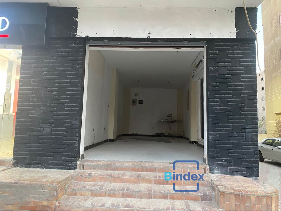 محل تجارى واسع ومميز للإيجار بالهضبة الوسطى، المقطم