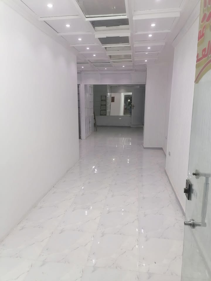 ٢ محل للايجار في الحجاز مصر الجديده واحد مساحته ٤٥ متر والثاني ١٠ متر بحوار مدرسه النزهه للغات