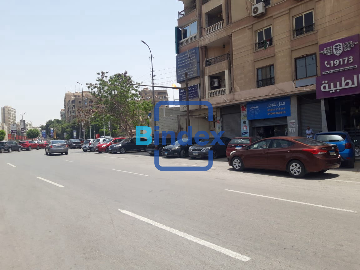 للايجار بموقع مميز في  روكسي محل 500 متر 