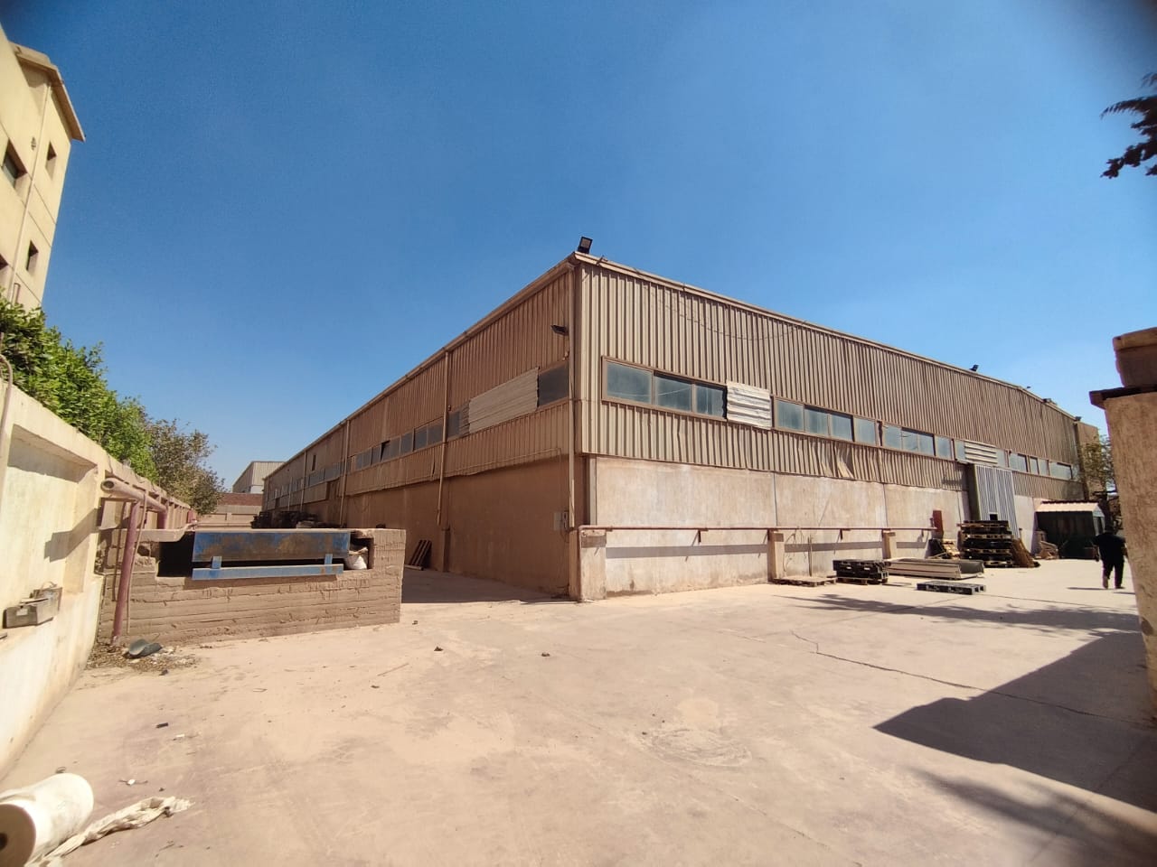 مصنع للايجار 4000 متر 