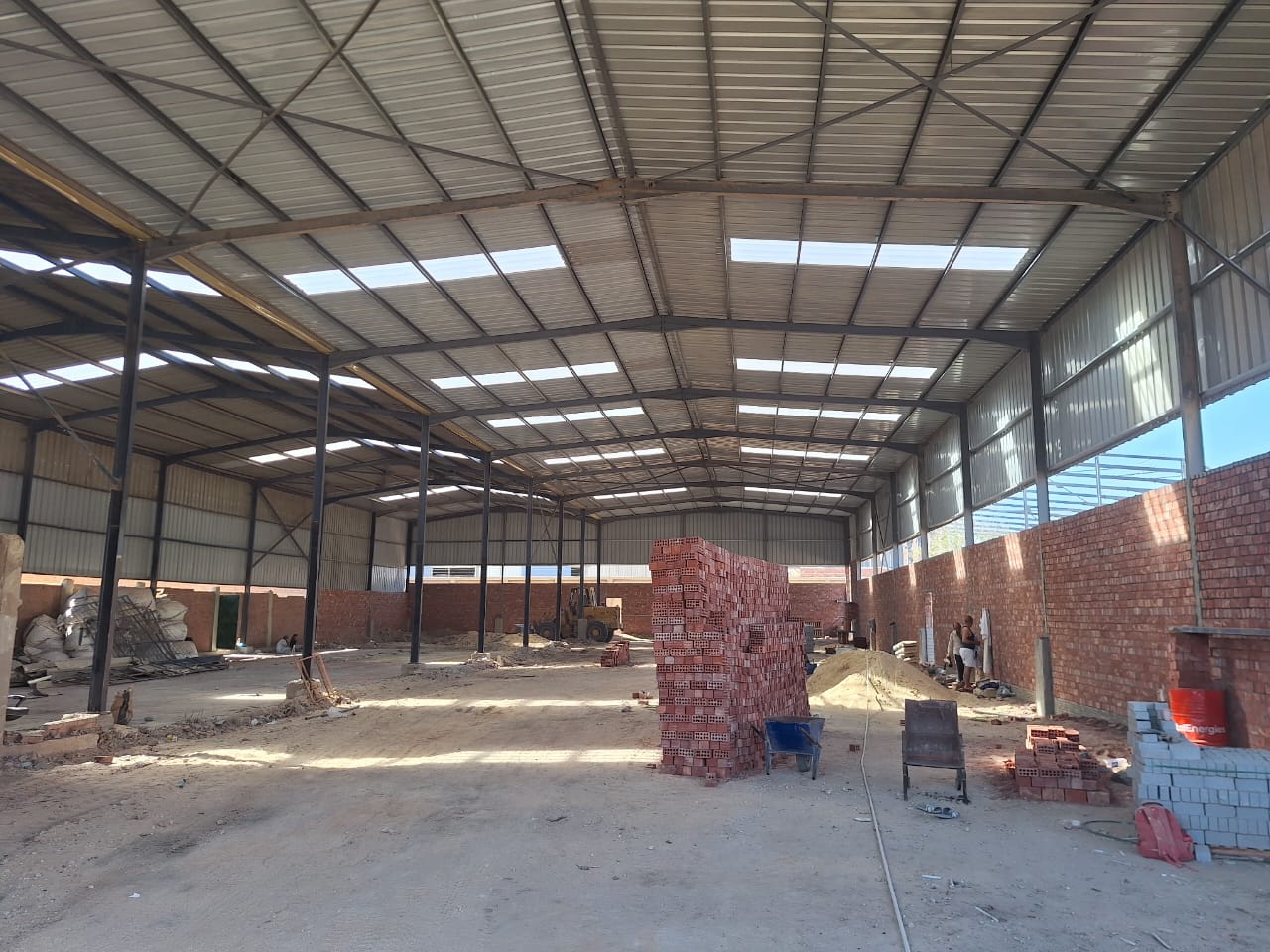 مصنع للايجار به رخصه تشغيل وسجل صناعي  